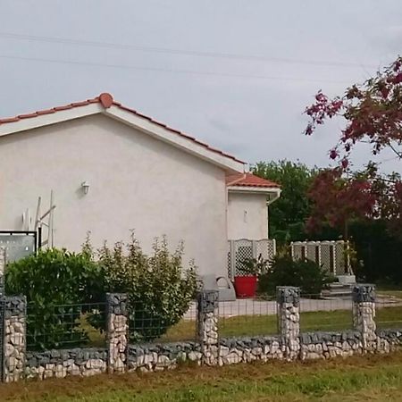 Le Soleil En Gironde Villa Vrillant Exterior photo